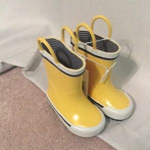 NWT Yellow Rain boots Size 4